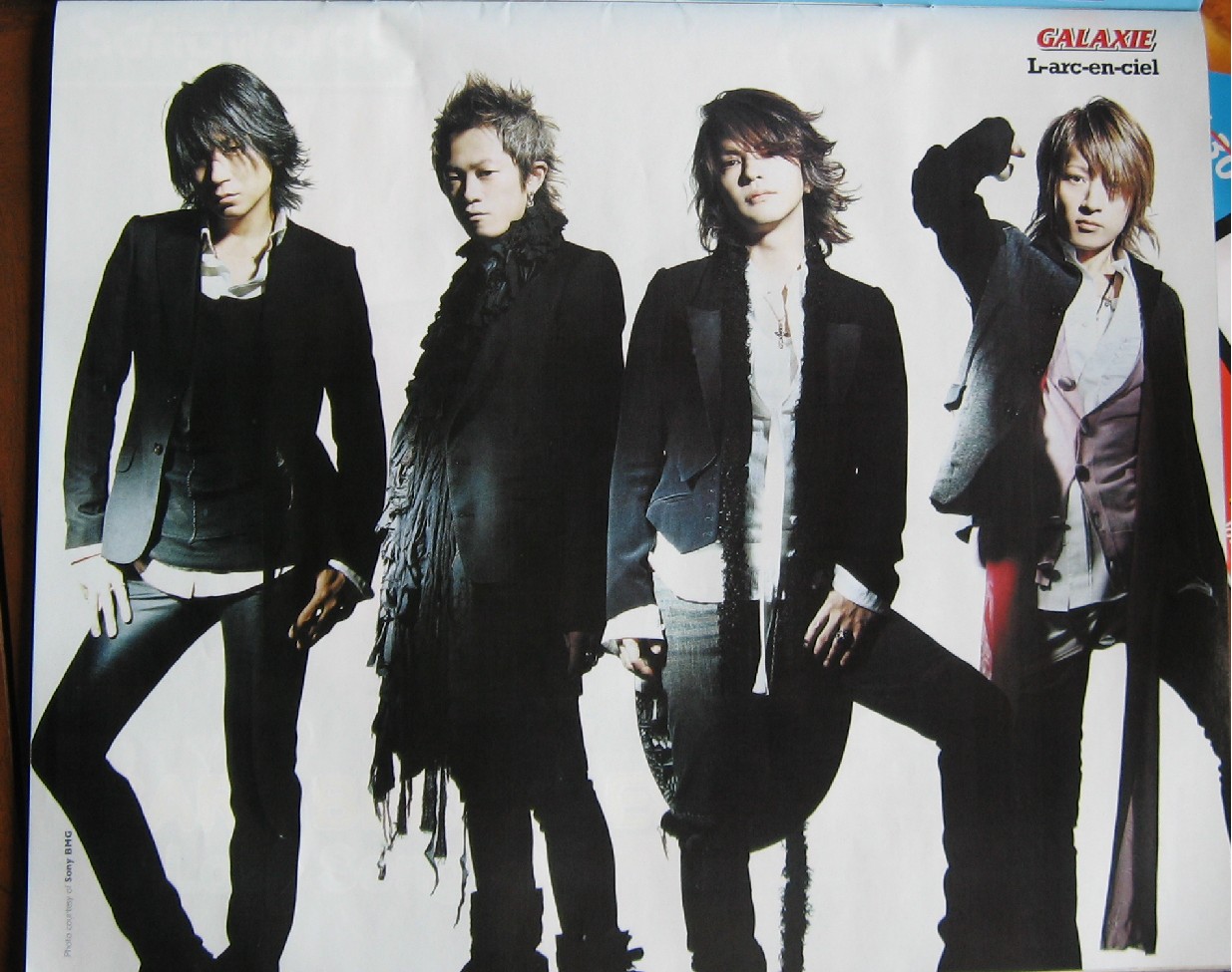 And now there's a poster of L'Arc-en-Ciel in Galaxie magazine~!